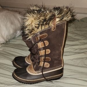 Sorel Faux Fur Lined Boots with Tan and Black Details